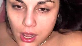 mientras me parten la vagina le envio un saludo a mis seguidores