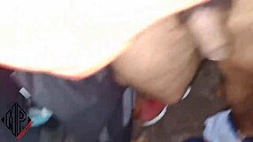 Voyeur privește tip matur cu pulă uriașă futând curul iubitului sărutând bărbat hetero căsătorit care ajunge în futere gay 😈