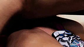 ह्यूज टिट्स वाली पतली मैच्योर स्ट्रेंजर को बहकाकर चुदाई