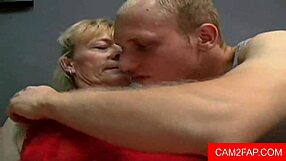 Hairy granny gets a facial 😏