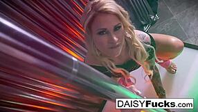 hot stripper decides to make herself cum by her pole