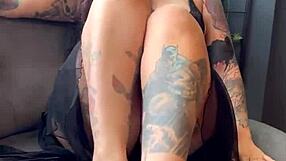 Look at my ass and tits, horny guys! ninfeta teases.