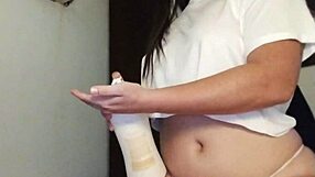 Lucyplay spreads cream on her body and tattoos while chatting