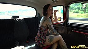 Tattooed babe seduces driver with her body in the taxi.