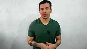 joven virgen chupa polla por primera vez al compa�ero musculoso en la oficina casi los atrapan