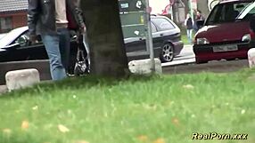 מילף גרמניה ציצים שופעים נתפסת לזיון חזק בחוץ