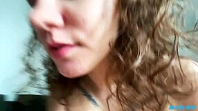 Knuller nabo bøyd over for sugekuk og ansiktsfacial