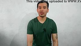 joven virgen chupa polla por primera vez al compa�ero musculoso en la oficina casi los atrapan