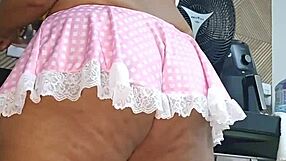 Empregada Milf with Big Rabo Squirts in Kitchen, Boss Catches Her in Action.
