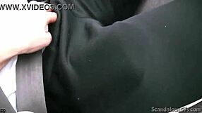 التقطت البيبي الساخنة تعمل إيدزاب في العربية والراجل يسوق