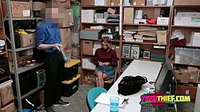 Kåt blondine kneppet hårdt og dybt efter tyveri