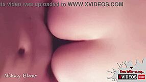 Het närbild amatör gaypar böjer sig för rawknull doggy POV