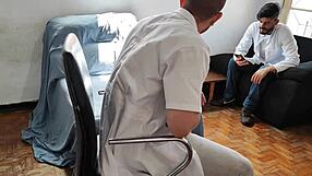 fui no ginecologista e os médicos safados me comeram sem camisinha no consultório