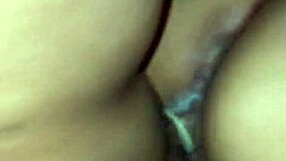 Esposa compartida con desconocido en bar swinger.