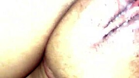 Esposa compartida con desconocido en bar swinger.