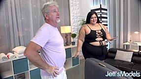 Mega Fat Plumper Crystal Blue Receives An Amazing Pussy Rubdown