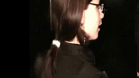 Teasing von geiler domina im fetischoutfit dildo in engen pussyloch und geiler fick