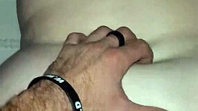 Blond MILF deepthroatar kuk i doggystyle