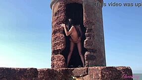 هل هذه المراهقة تمتص زب كبير بعاطفة في العام؟