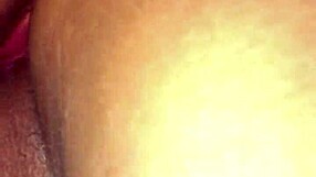 Esposa compartida con desconocido en bar swinger.