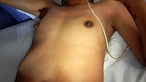 usando enorme dildo en mi hermanastra ella tiene un cuerpo muy sexy esta bien buena parte 2