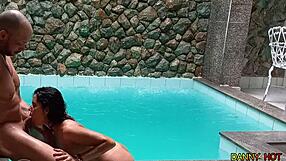 Ksal Hot jebe žestoko u vodopad apartmanu, svršava više puta.