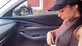 Pequeña joven colombiana follada por conductor mamada profunda rompiendo coño estrecho me pide crema