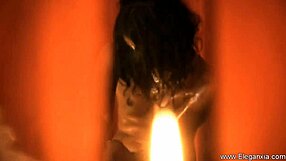 Sexy indická milfka sa vyzlieka a tancuje nahá