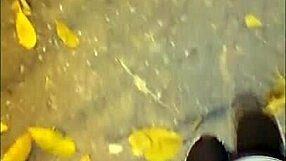 femdom i læretights og strømpebukse med miniskjørt. fetish knull.