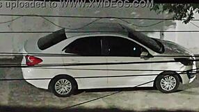 fode com amante no carro na frente de casa e volta cheia de porra sorridente