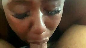 Hovedlægen giver sloppy deepthroat på fed BBW's store pik