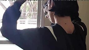 Kimiko navštíví novou kancelář na pronájem, dostane trest orálem a sundanými kalhotkami