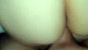 fodendo a buceta com a calcinha de lado