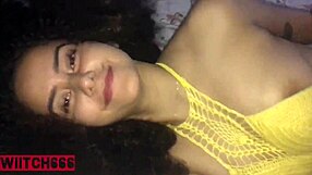 Deixou o peitinho aparecendo e acabou chupando e fudendo wiitchh666