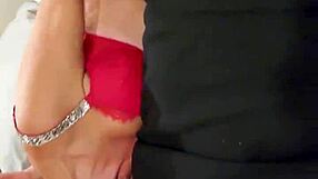 Daje mi porannego lodzika w łóżku, ssie jak napalona dziwka