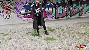 Tysk scout - Galna tatueringsmodellen Lisa Rocketcock plockad för hardcore castingknull