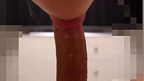 Cremita en su boca late mi polla y lo nota