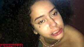 Deixou o peitinho aparecendo e acabou chupando e fudendo wiitchh666