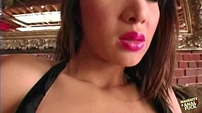 Hočeš igranje s klitorisom? Rjavolaska prosi za anal in pogolt sperme