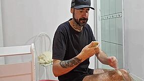 Maduro Joga Dominó Com Enteada E Notou Que Ela Estava Sem Calcinha