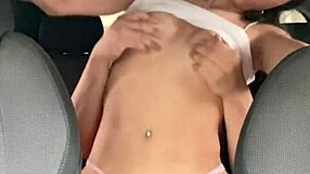 Zmoreš gledat to mlado 18+ kavbojko, ki divje jaha v javnem avtu?