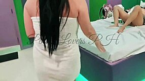 Pinay scandal with two gorgeous girls diving deep