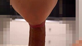 Cremita en su boca late mi polla y lo nota