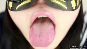 Dia Ludah Di Lidah Dalam Fetish Asia?
