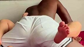 The safada finished and got the milk in her gaping ass from monster cock