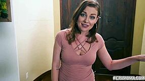 Heet MILF schoonmoeder verleidt stiefzoon met deepthroat pijp en harde neuk