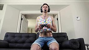 Gay delivery driver gets tipped with a tight anal sex by a Manroyale gamer twink