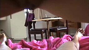 cabalgando y gimiendo como loca en grupo amateur