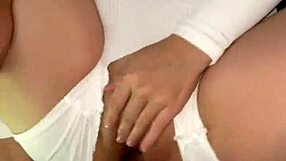 Blond snøkanin revet av BBC og fylt med sæd