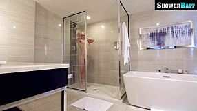 Michael kap meglepetés szörnyfarkat zuhanyban rimminggel és análban